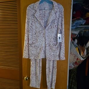 T.J.Maxx Cream and Pink Lounge Set